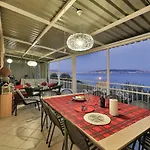 Casa de Férias Amazing In Seget Donji With Kitchen Trogir