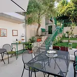 Amazing In Seget Donji With Kitchen Casa de Férias