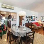 Amazing In Seget Donji With Kitchen Casa de Férias *