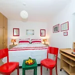 Casa de Férias Amazing In Seget Donji With Kitchen Trogir