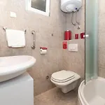 Amazing In Seget Donji With Kitchen Casa de Férias Trogir