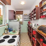 Amazing In Seget Donji With Kitchen Casa de Férias