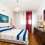 Amazing In Seget Donji With Kitchen Casa de Férias *