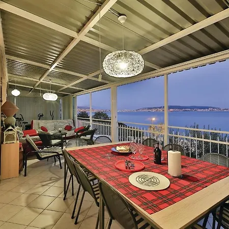 Σπίτι διακοπών Amazing In Seget Donji With Kitchen Τρογκίρ
