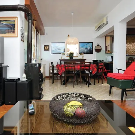 Σπίτι διακοπών Amazing In Seget Donji With Kitchen *