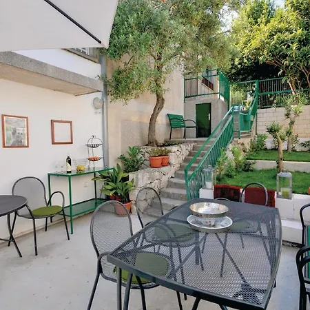 Amazing In Seget Donji With Kitchen Σπίτι διακοπών