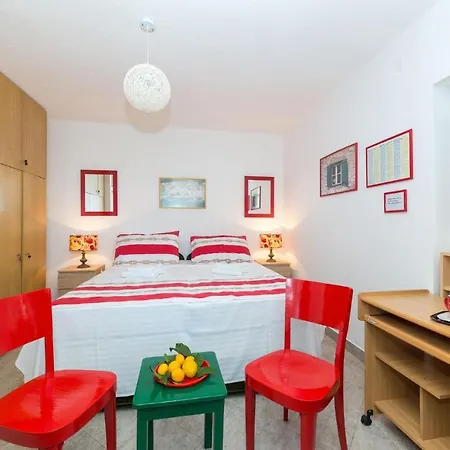 Σπίτι διακοπών Amazing In Seget Donji With Kitchen Τρογκίρ