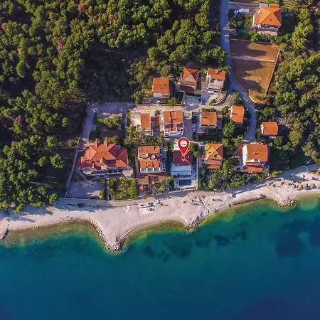 Amazing In Seget Donji With Kitchen * Τρογκίρ
