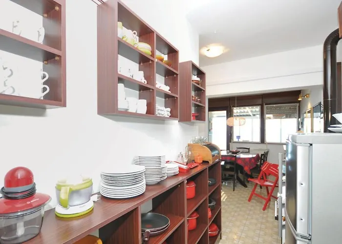 Amazing In Seget Donji With Kitchen Casa de Férias *