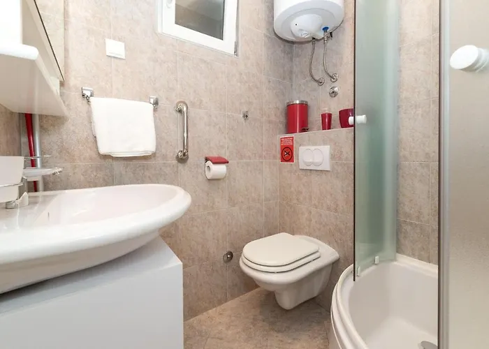 Amazing In Seget Donji With Kitchen Casa de Férias Trogir