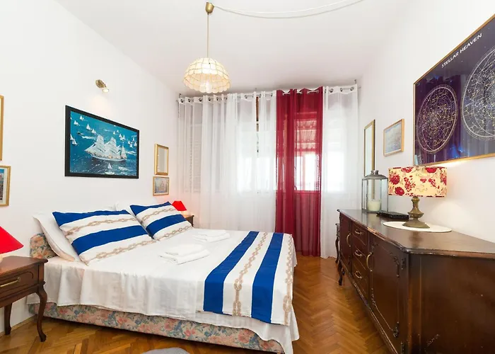 Amazing In Seget Donji With Kitchen Casa de Férias *